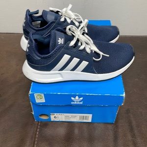 Adidas unisex boys girls size 6.5. X_PLRJ sneakers running shoes.
